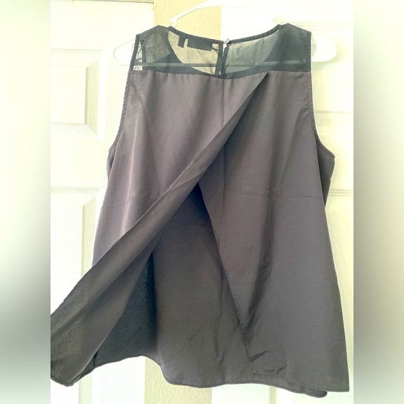 Apt 9 sleeveless top with a semi-open back - Picture 1 of 6